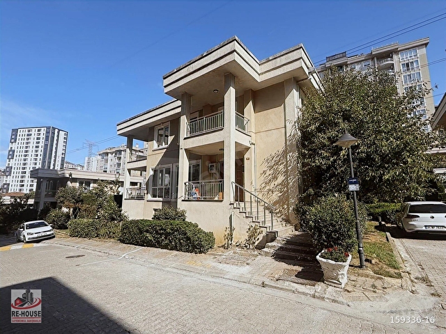 MERİT LİFE GÖL KONAKLARI İÇİ YAPILI VİLLA 300M2NET 6+2 KİRALIK