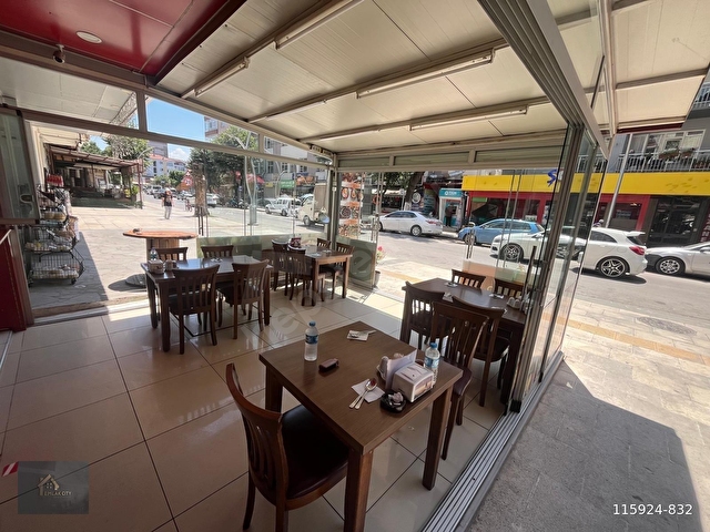 İSTANBUL CADDESİ ÜZERİ (98 M2(ARTI ÇIKMA ALANI) SATILIK DÜKKAN - Görsel 2