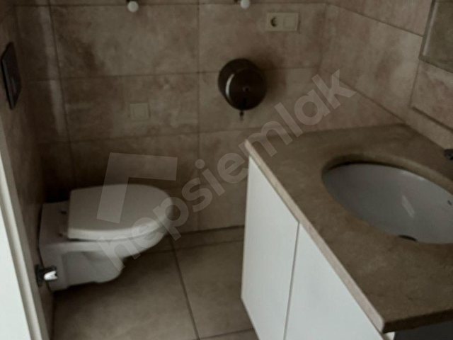 BAKIRKÖY İNCİRLİ CADDESİNDE 2+1 70 m2 ASANSÖRLÜ SATILIK İŞ YERİNE UYGUN DAİRE - Görsel 13