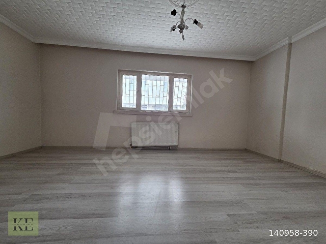 ANKARA SİNCAN MAREŞALDA 2+1 BAHÇE KATI SATILIK DAİRE