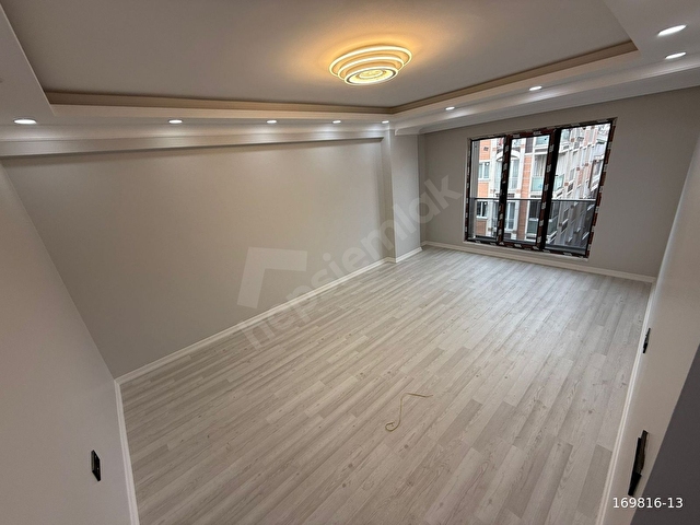HOMEDAN ORDU CADDESİ ÜZERİNDE SATILIK 2+1 SIFIR KÖŞEBAŞI DAİRE.