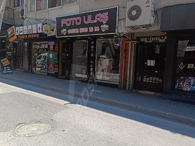 İzmir bornova Küçük parkta satılık dükkan