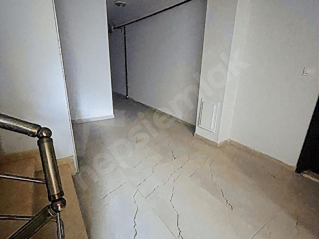 GÖRÜKLE MERKEZDE GENİŞ 2+1 TEMİZ EŞYALI KİRALIK DAİRE - Görsel 24