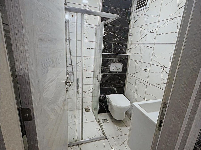 GÖRÜKLE MERKEZDE GENİŞ 2+1 TEMİZ EŞYALI KİRALIK DAİRE - Görsel 8