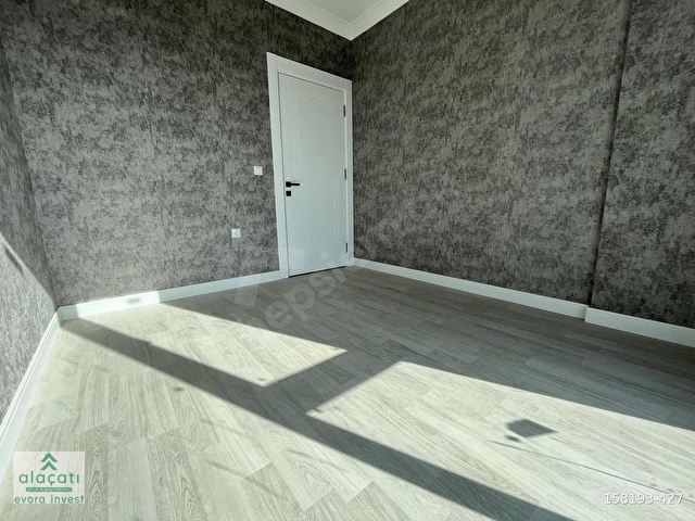 ALAÇATIDAN MERKEZİ KONUMDA KİRALIK 2+1 DÜZ GÜNEY CEPHE DAİRE - Görsel 10