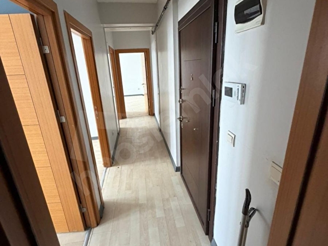 METROBÜSE 16 DK GÜVENLİKLİ, HAVUZLU SİTEDE 2+1 BOŞ DAİRE - Görsel 3