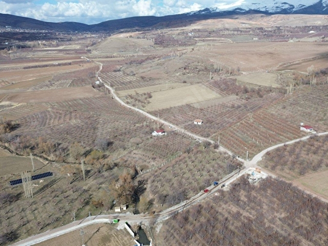 BİRSEN GAYRİMENKUL ÇAMARDI YOLU ÜZERİNDE ELEKTRİK & SULU 6.380m² - Görsel 18