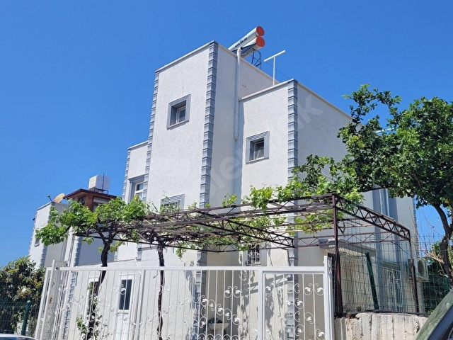 HATAY ARSUZ ARPADERESİ MAH. PAMİR SİTESİ DOĞA VE DENİZ MANZARALI 3+1 BAKIMLI EŞYALI DUBLEX KİRALIKTI