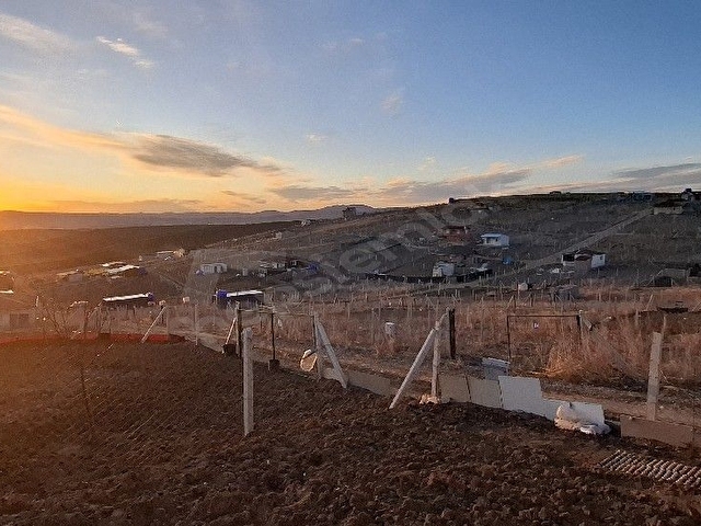 AKYURT YILDIRIMDA 250 M2 Hobi Bahçesi  merkeze 3 km imar dibi manzaralı - Görsel 2