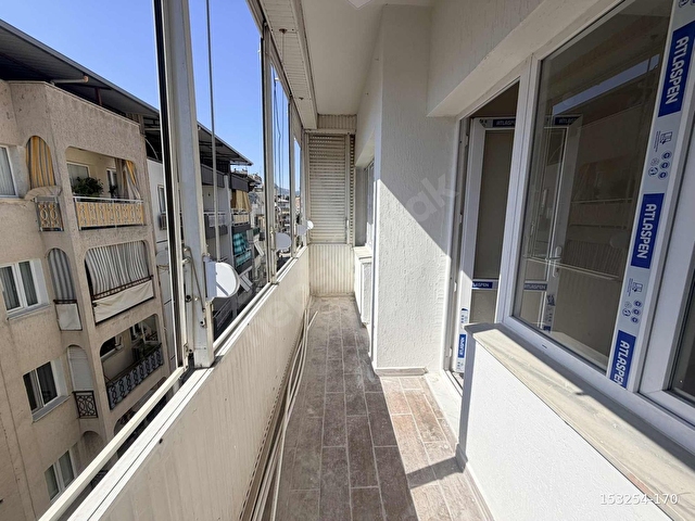 KARŞIYAKA BAHARİYEDE KOMPLE TADİLATLI GENİŞ 2+1 DAİRE - Görsel 13