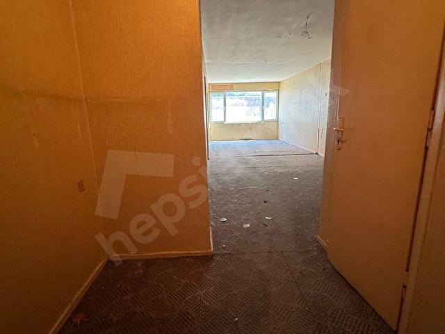 Konak Milli Kütüphane Caddesi Üzerinde Saat Kulesine Çok Yakın Kiralık İşyeri Ofis İşhanında