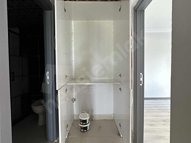 HASTANE YAKINI SİTE İÇERİSİNDE FERAH VE KULLANIŞLI YÜKSEK GİRİŞ - Görsel 25