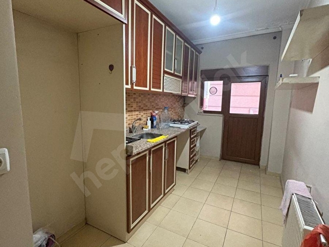 ACİL İHTİYAÇTAN  METRO METROBÜSE 3DK DAİRE OLDUKÇA GENİŞ KULLANIŞLI YENİ BİNADA