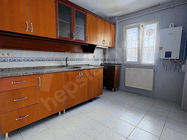 ROTADAN_FATİH_CAMİ KARŞISI_GENİŞ_KULLANIŞLI_2+1_ARA_KAT_DAİRE - Görsel 3