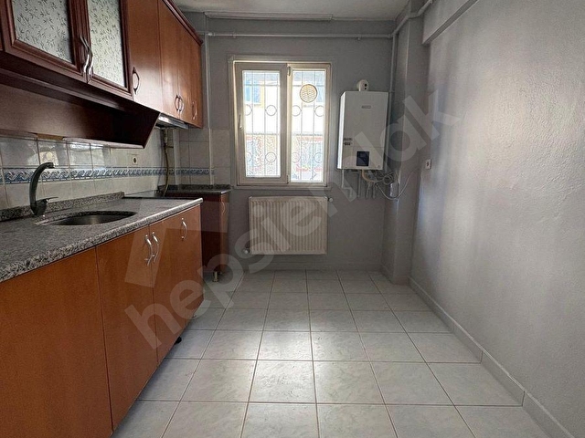ROTADAN_FATİH_CAMİ KARŞISI_GENİŞ_KULLANIŞLI_2+1_ARA_KAT_DAİRE - Görsel 2