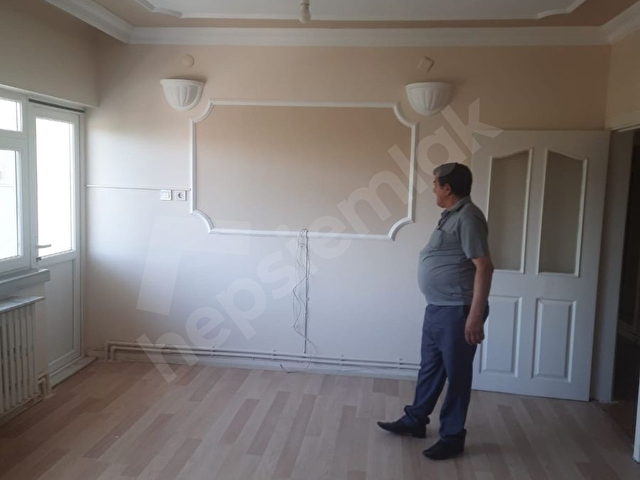 Gözde sitesi A blok komple Yapılı 1. Kat garajlı - Görsel 4