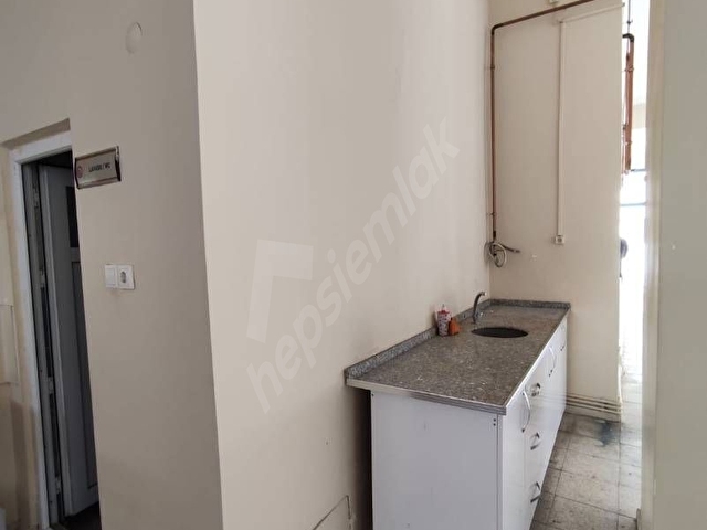 AVM ARKASI 266M²DEPOLU SATILIK DÜKKAN - Görsel 5