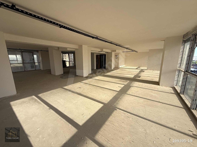 MAHMUTBEY METRONUN DİBİNDE 230M2 PRESTİJLİ KONUMDA TERASLI OFİS