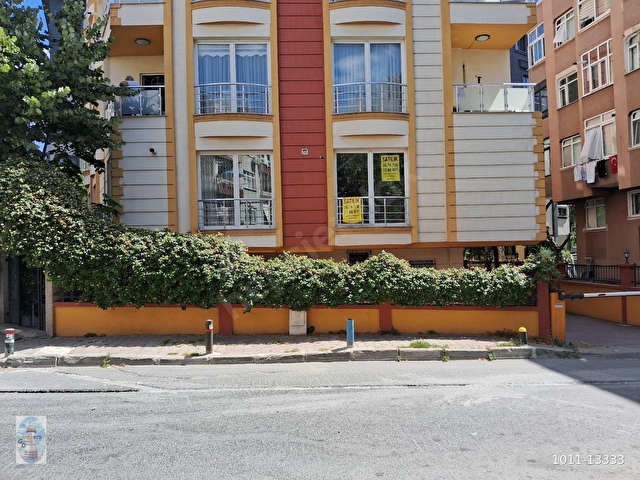 BAKIRKÖY 13 YILLIK K.MUTFAK AKSU CADDESİNDE ÖN CEPHE 1.KAT 55M2