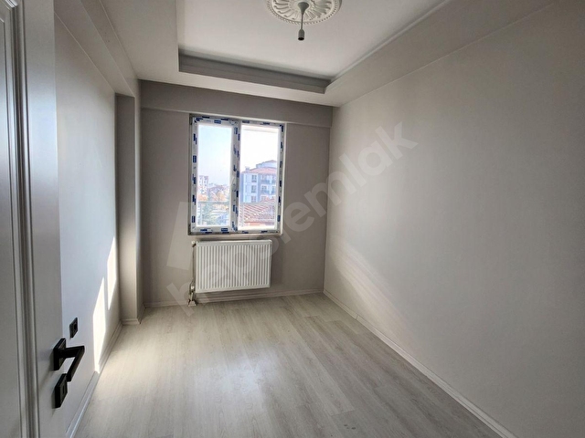 GÜVEN EMLAKTAN SATILIK 140 m² GENİŞ 3+1 DAİRE - Görsel 17