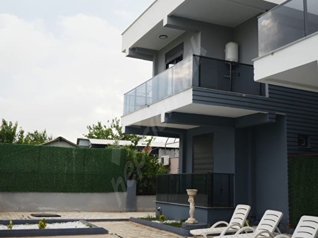 🏡 Lara Ermenek’te Villa Konseptinde, Havuzlu, Full Eşyalı, Turizm İşletme İzinli Satılık 1+1 Daire!