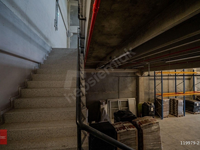 ALOSBİDE OFİSLERE BÖLÜNMÜŞ BÜYÜK TİP KİRALIK DÜKKAN - Görsel 18