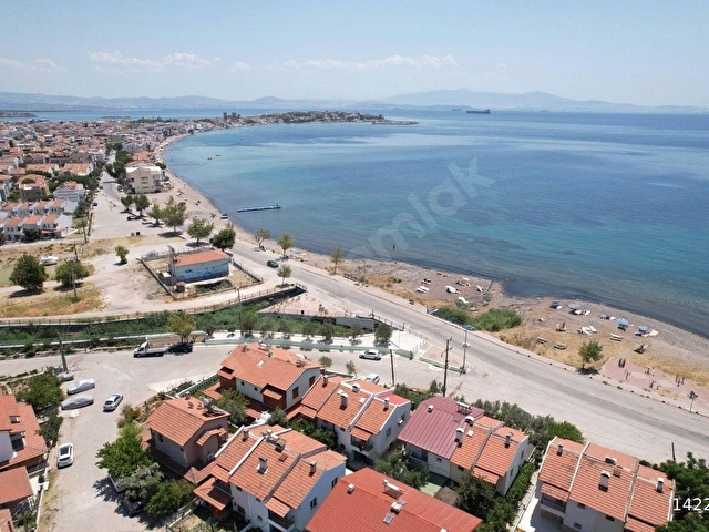 ÇANDARLIDA DENİZE SIFIR 3+1 BAHÇELİ MÜSTAKİL VİLLA - Görsel 3