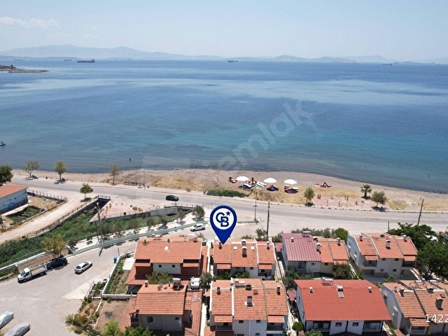 ÇANDARLIDA DENİZE SIFIR 3+1 BAHÇELİ MÜSTAKİL VİLLA