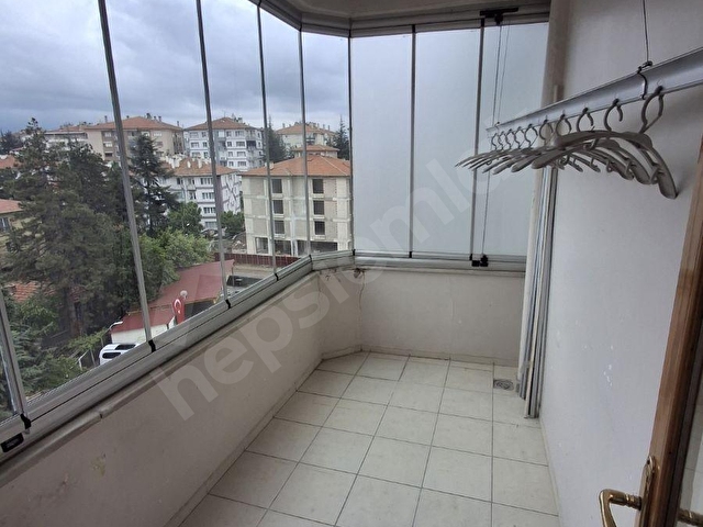 UĞUR MUMCU CADDESİNDE 3+1 KİRALIK DAİRE - Görsel 3