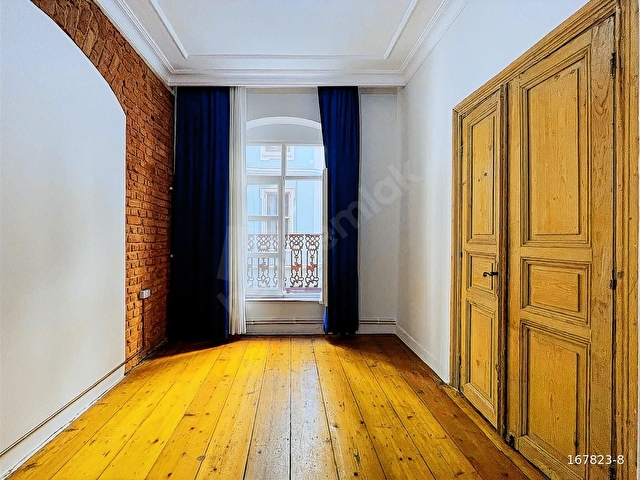 Galata Kulesi Manzaralı Tarihi Binada 3+1 Kiralık Daire - Görsel 17