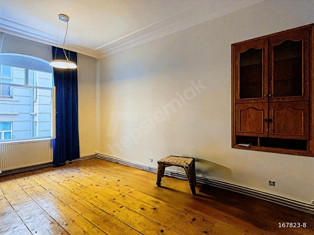 Galata Kulesi Manzaralı Tarihi Binada 3+1 Kiralık Daire - Görsel 9