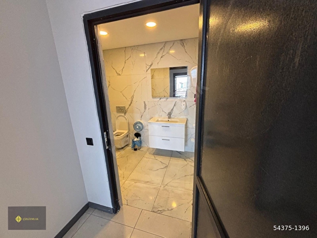 ÇİZGİ EMLAKTAN SAKARYA CADDESİ PLAZADA SATILIK 1+1 İŞYERİ - Görsel 2
