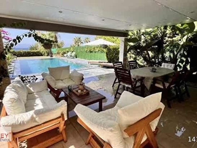 Çeşme Pırlanta Plajında Denize Sıfır Villa - Görsel 18