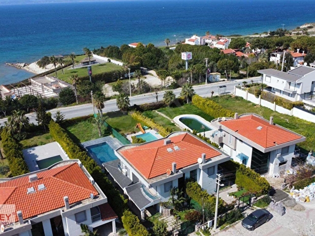 Çeşme Pırlanta Plajında Denize Sıfır Villa - Görsel 6