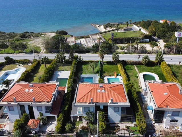 Çeşme Pırlanta Plajında Denize Sıfır Villa - Görsel 2