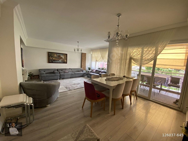 GÖLCÜK ÇARŞI MERKEZDE GENİŞ 3+1 DAİRE