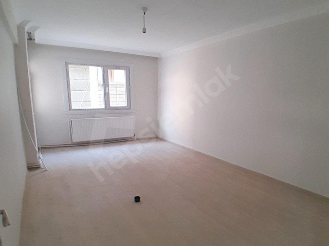 MÜSLÜM EMLAKTAN GÜMÜŞPALADA 2+1 METROBÜSE YAKIN ARA KAT DAİRE - Görsel 6