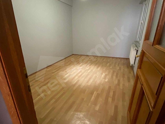 BAYRAMPAŞA HÜRRİYET SOKAKTA 3+1 KİRALIK DAİRE ! - Görsel 18