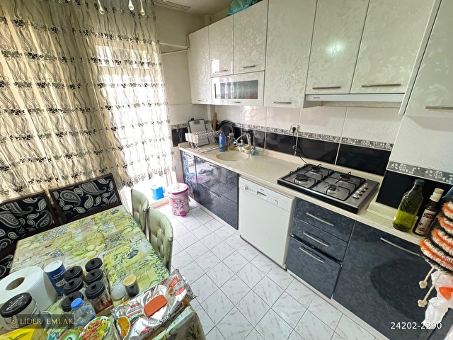 LİDER EMLAKTAN GÜLPINAR CADDESİNDE FIRSAT DAİRESİ 3+1 SATILIK - Görsel 3
