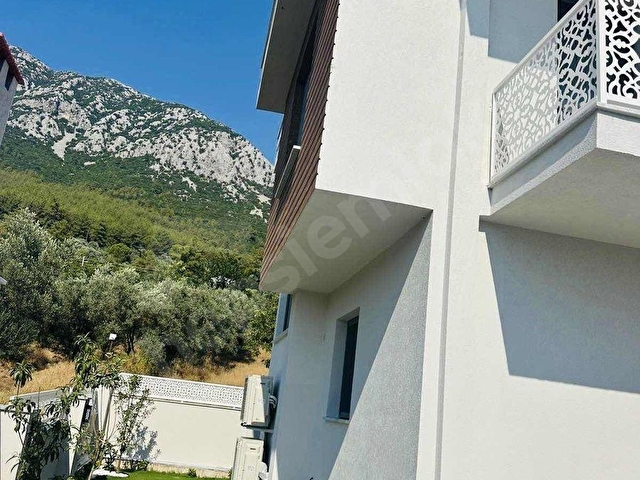 YEŞIL ÜZÜMLÜ DE LÜKS 4 + 1 EŞYALI SATILIK VILLA - Görsel 30