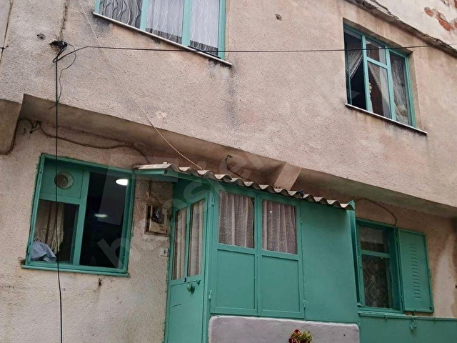 AYVALIK MERKEZDE TERASLI 2 KATLI 2+1 MÜSTAKİL KAGİR EVİ - Görsel 2