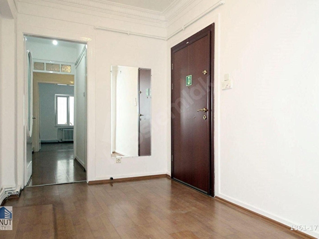 KONUT REALTY | Gümüşsuyunda Balkonlu 2+1 Yüksek Tavanlı Daire - Görsel 7