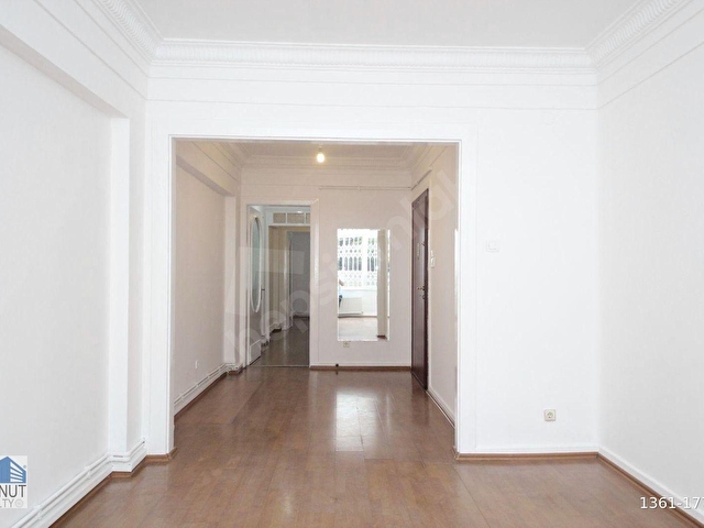 KONUT REALTY | Gümüşsuyunda Balkonlu 2+1 Yüksek Tavanlı Daire - Görsel 4