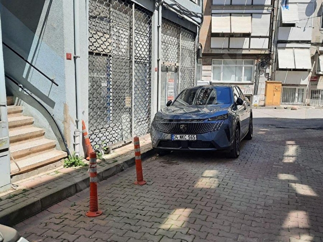 Çiçekçi Salacak`ta  Asma Katlı , Depolu Köşe Dükkan. - Görsel 4