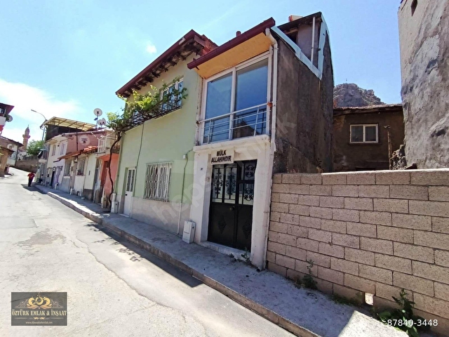 AFYON ÖZTÜRK EMLAKTAN ÇARŞI MERKEZDE 3+1  KİRALIK DAİRE - Görsel 2