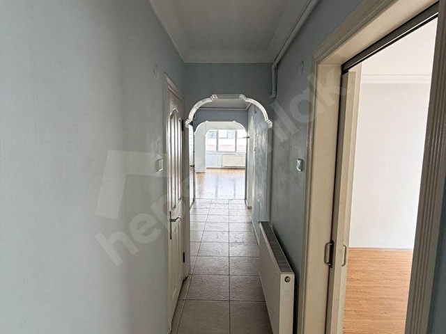 Bostanlıda Merkezi Konumda Ara Kat 3+1 Kiralık Daire - Görsel 8