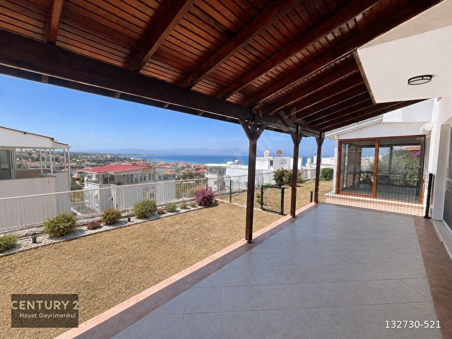 Çeşme Çiftlikköyde Her Kattan Deniz Manzaralı Satılık Villa - Görsel 2