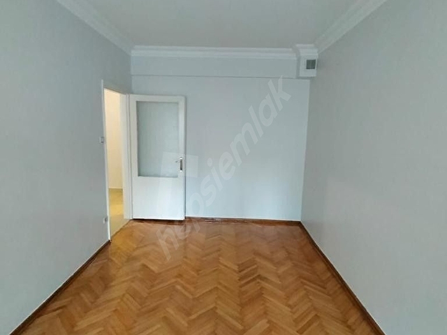 KADIKÖY BAHARİYEDE 3+1 BALKONLU OTOPARKLI İYİ KONUMDA SATILIK DAİRE - Görsel 19