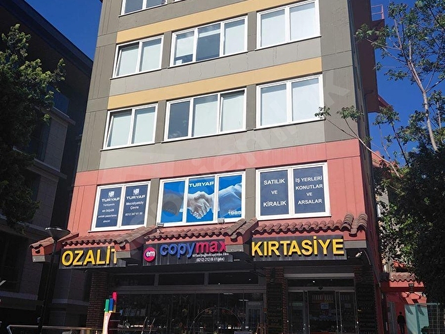 Mecidiyeköy merkezde Çelik İş Merkezinde kiralık ofis 160 m2 3+1 - Görsel 30