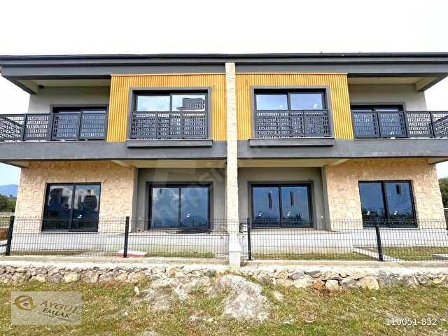TEK YETKİLİ AYGÜLDEN EDREMİT YAYLA ÖNÜNDE 462 M2 ARSA İÇİNDE SIFIR OTOPARKLI 3+1 SATILIK İKİZVİLLA